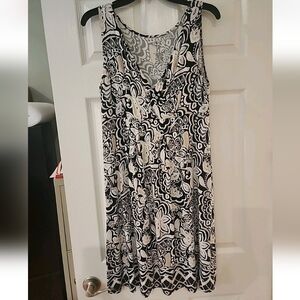 GUC WOMENS ST JOHN'S BAY SLEEVELESS VNECK DRESS SIZE LARGE BLACK WHITE TAN